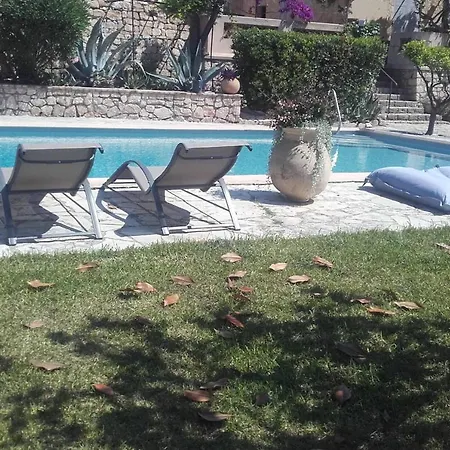- Le Mas Des Iris Villa *