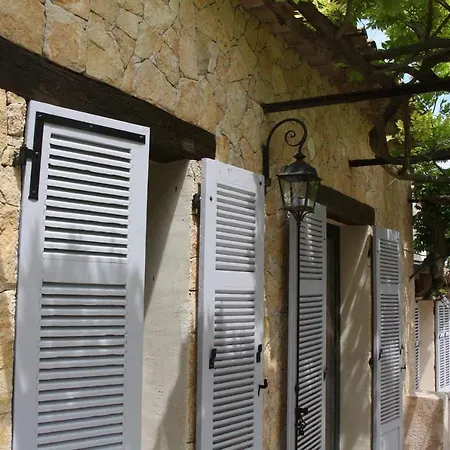 - Le Mas Des Iris Villa